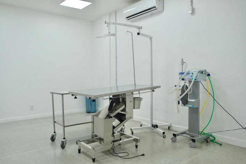 Sala de atendimento da Clínica-Escola de Medicina Veterinária da UniFTC. Sala de atendimento da Clínica-Escola de Medicina Veterinária da UniFTC.