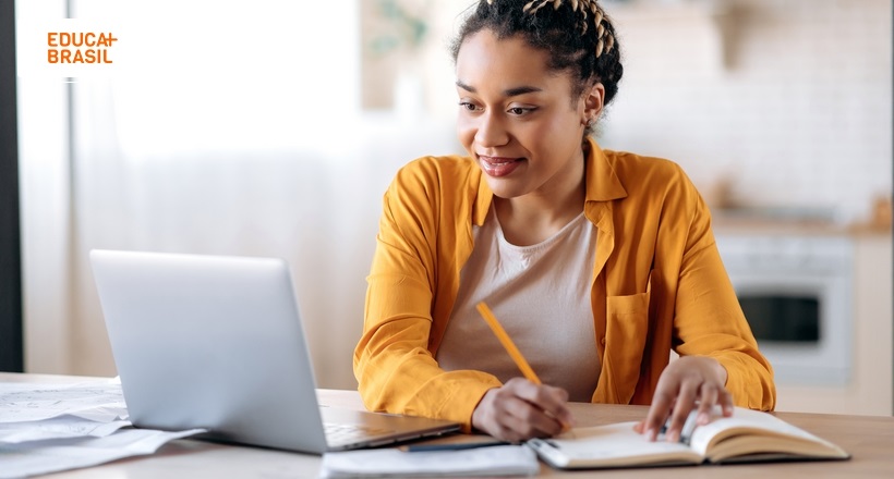 USP oferece mais de 20 cursos gratuitos com aulas virtuais