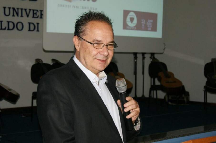 Pró-reitor do UGB eleito presidente da Academia Nacional de Medicina. Pró-reitor do UGB eleito presidente da Academia Nacional de Medicina.