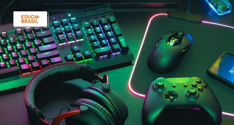 Teclado, mouse e controle de jogo eletrônico para quem quer estudar games. Teclado, mouse e controle de jogo eletrônico para quem quer estudar games.