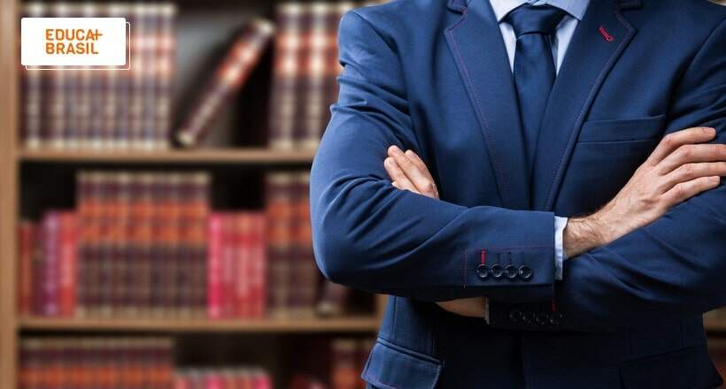 Terno azul da série Suits para advogados. Terno azul da série Suits para advogados.