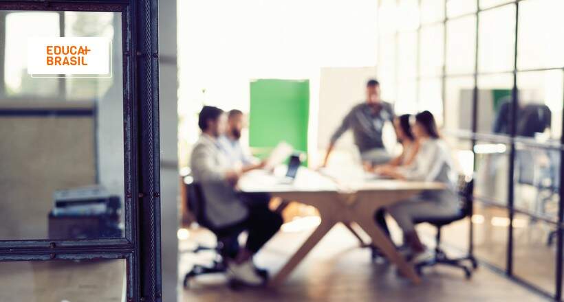 Profissionais trabalhando em um coworking. Profissionais trabalhando em um coworking.