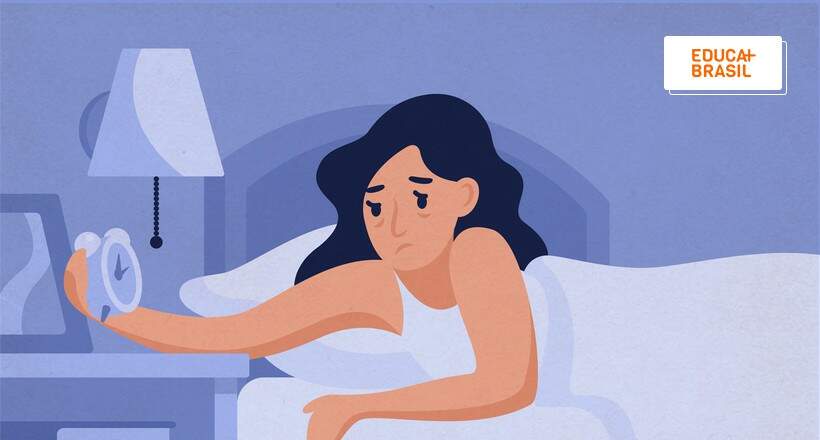 Desenho de jovem deitada com distúrbios de sono segurando o despertador. Desenho de jovem deitada com distúrbios de sono segurando o despertador.