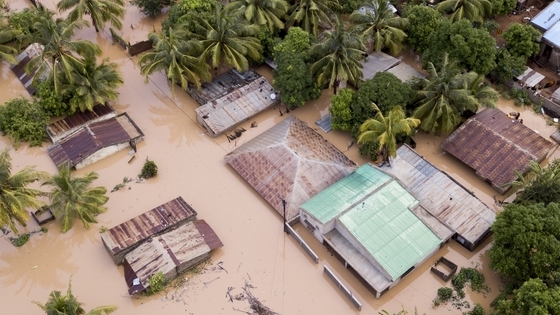 Casas submersas em alagamento Casas submersas em alagamento