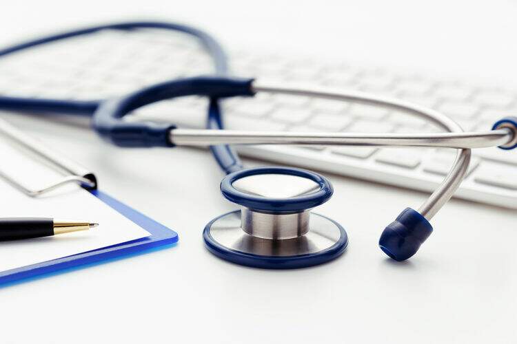 Estetoscópio é um objeto utilizado por médicos. Estetoscópio é um objeto utilizado por médicos.