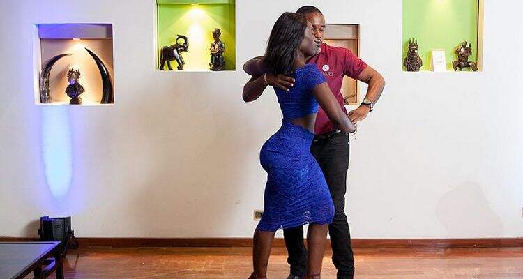 homem e mulher dançando homem e mulher dançando