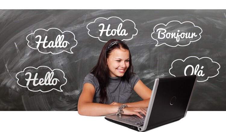 Garota estudando idioma Garota estudando idioma