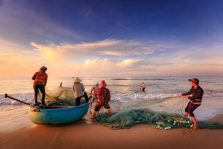 Homens pescando Homens pescando