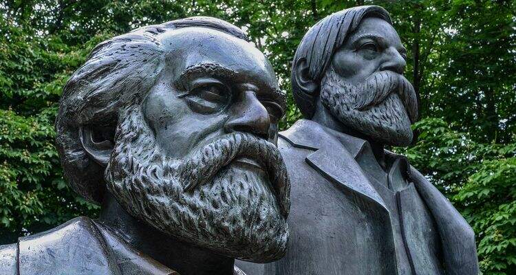 Monumento Karl Max e Engels. Monumento Karl Max e Engels.