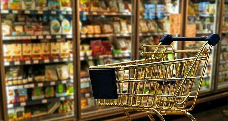Carrinho de compras no supermercado Carrinho de compras no supermercado