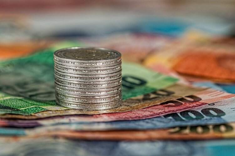 Cédulas e moedas Cédulas e moedas