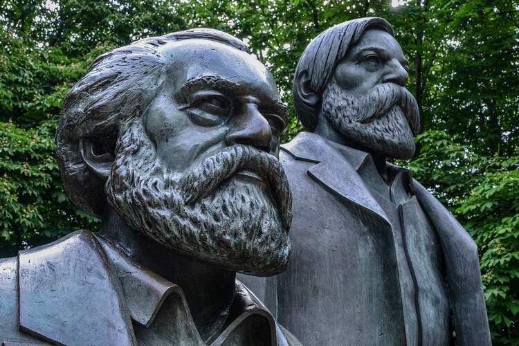 Estátuas de Marx e Engels Estátuas de Marx e Engels