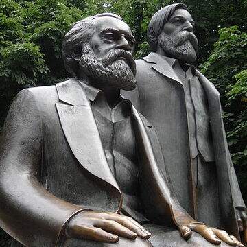 Estátua de Karl Marx e Friedrich Engels Estátua de Karl Marx e Friedrich Engels