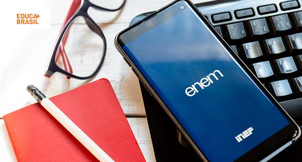 Celular com logo do enem