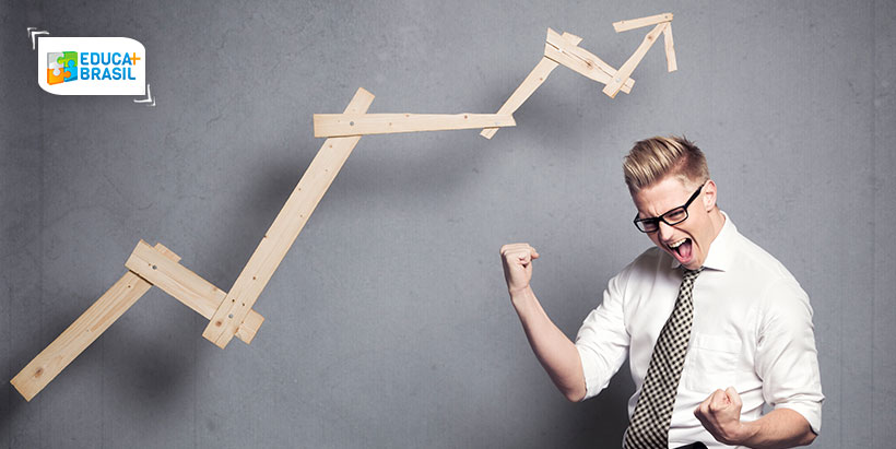 3 atitudes para crescer no emprego e se destacar na carreira