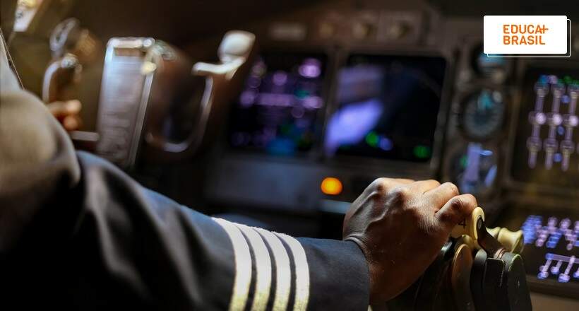 Barbie lança boneca inspirada na primeira piloto de avião negra dos EUA