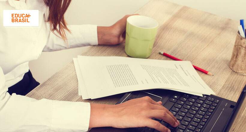 Começam a valer novas regras que permitem trabalho híbrido e por produção