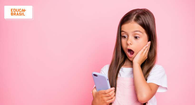 Cresce o uso de internet e celulares entre crianças no Brasil