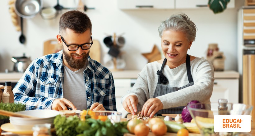 Curso gratuito de Gastronomia para terceira idade recebe inscrições
