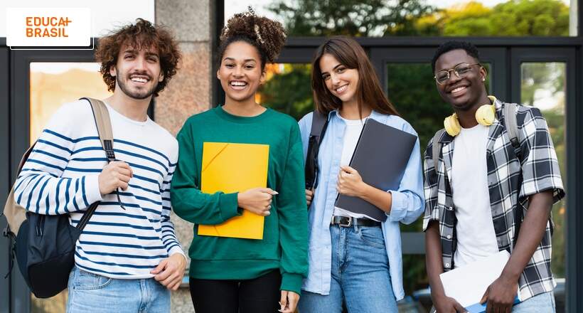 Dia do Amigo: como construir amizades durante a vida universitária?