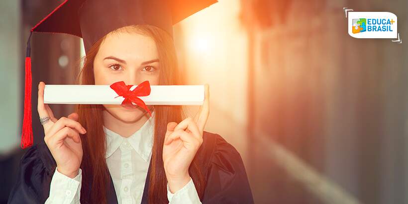 Direito está entre as graduações mais buscadas e bem remuneradas do país