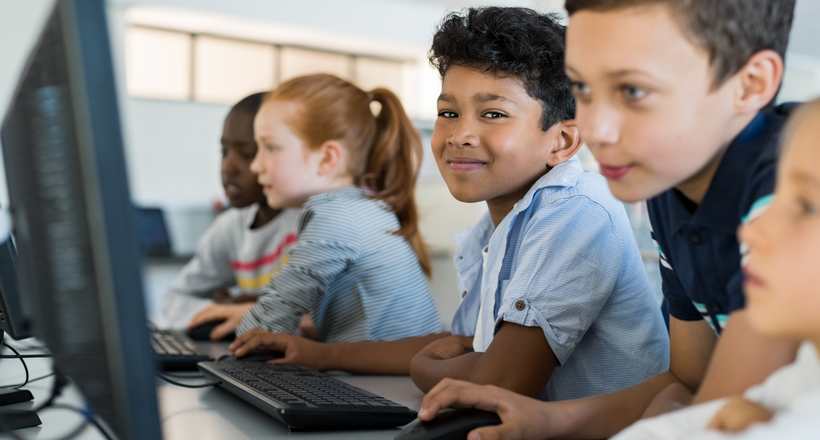 Escolas Conectadas ganham reforço com a sanção do ECA Digital