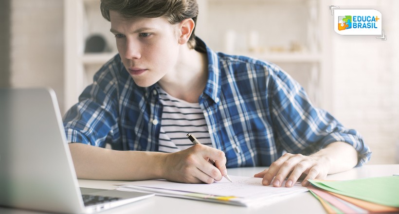 Estudantes com bolsa de estudo se esforçam mais, mostra comparativo