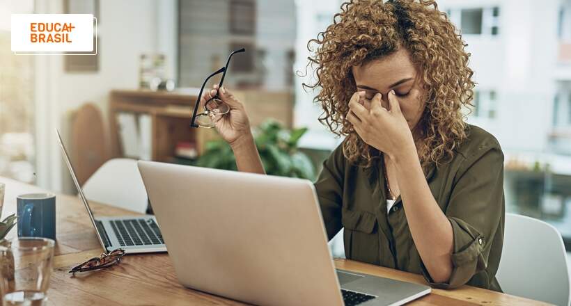 Estudo revela que 67% dos profissionais brasileiros sofrem de burnout