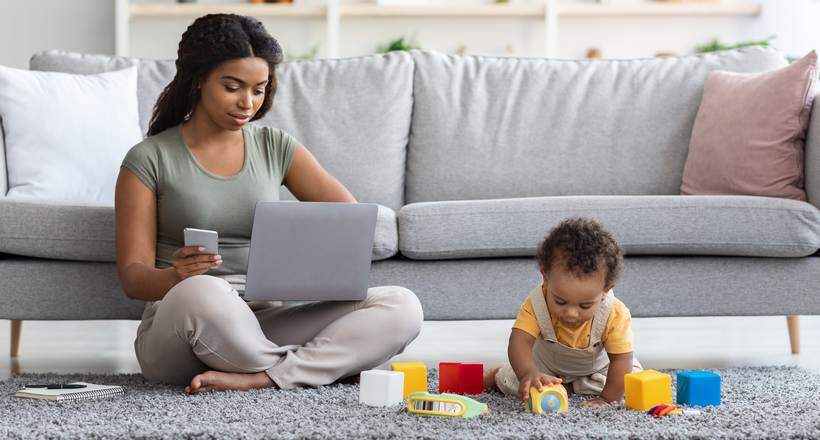 Falta de creche afeta renda e carreira das mães no Brasil