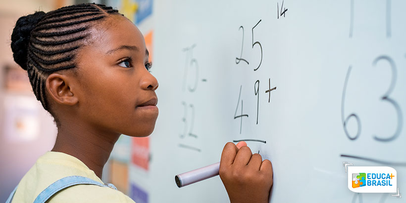 Jovem cria projeto para estimular meninas a participarem de olimpíadas matemáticas