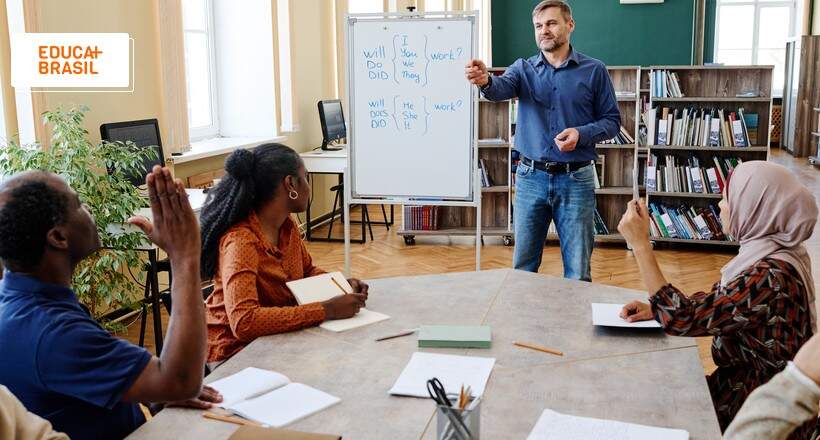 MEC forma professores para acolher alunos imigrantes e refugiados