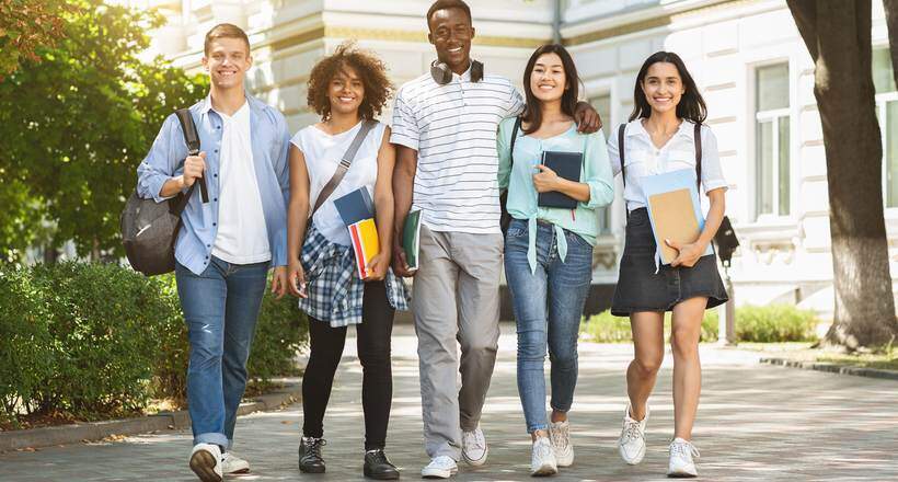 Mensalidades de faculdades privadas caem 4,3% em 2026