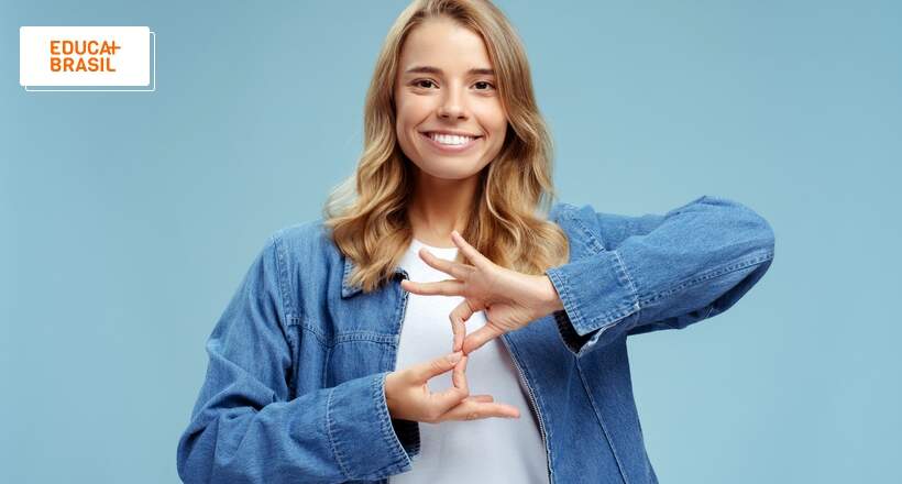 MTur abre inscrições para curso gratuito de Libras
