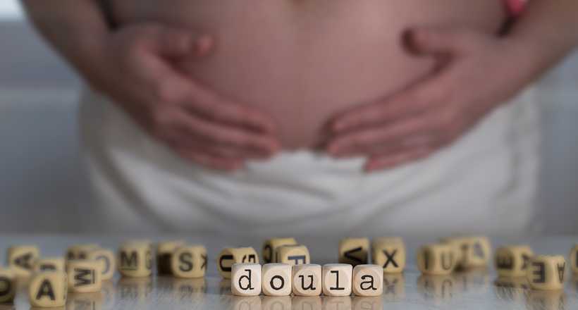 Nova lei regulamenta atuação de doulas no Brasil