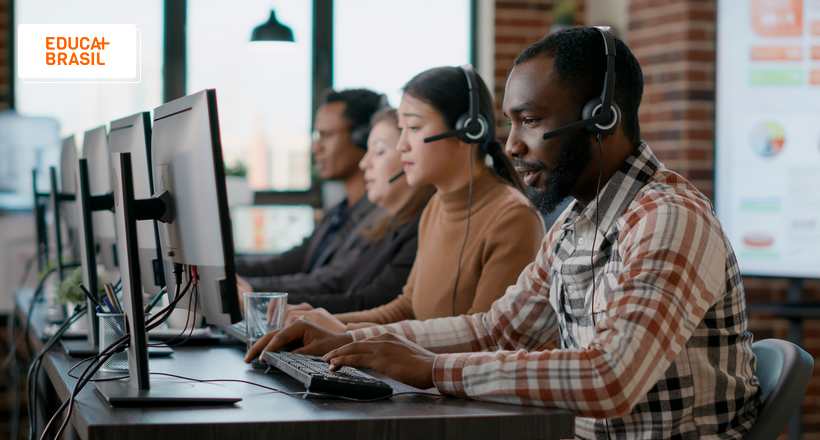 Operador de Telemarketing: o que é e como seguir essa profissão ...