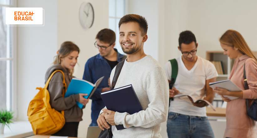 Pesquisa revela que estudantes brasileiros preferem cursos de humanas