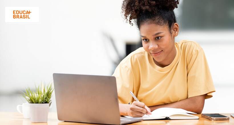 Plataforma de ensino online oferece preparação gratuita para o Enem