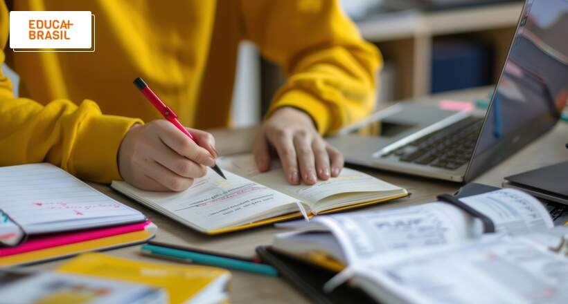 Plataforma lança curso gratuito para Encceja e Enem 2025