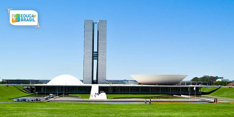 Política: atualidade que pode ser tema da redação do Enem 2018