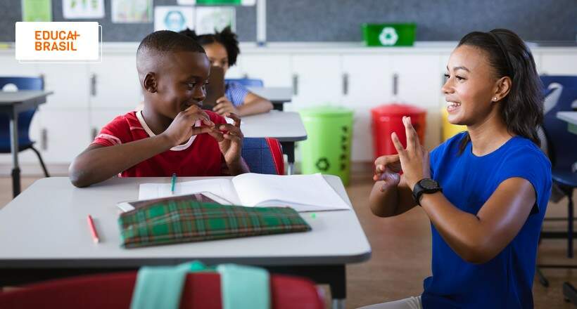 Por que estudar Libras é essencial para atuar na educação?
