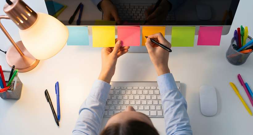 Post-its nos estudos: veja como usar para aprender melhor