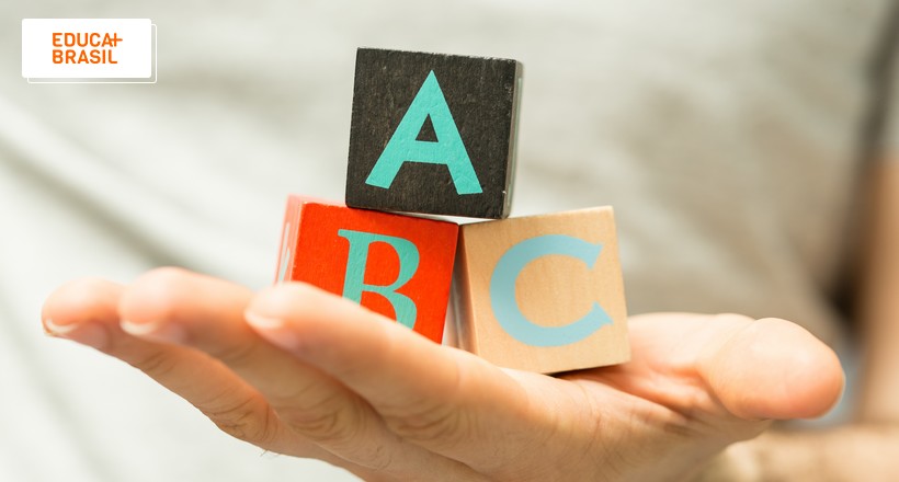 Quais são os conteúdos aprendidos na faculdade de Letras?