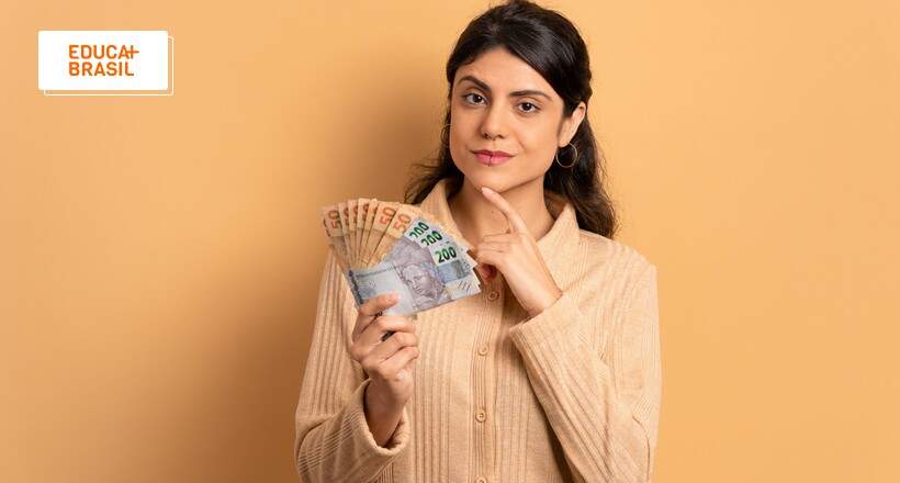 Quando cai o décimo terceiro? Veja quando benefício será pago