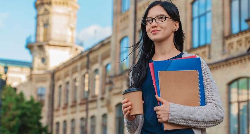 Quer estudar no exterior? Cursos e países mais procurados