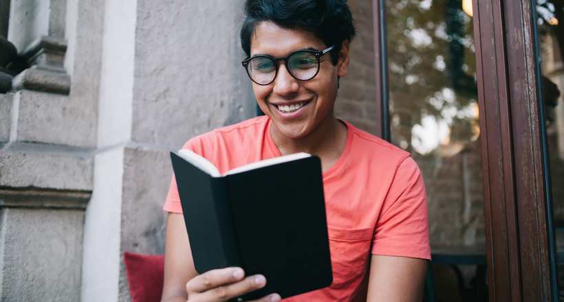 Trabalho formal impulsiona habilidade de leitura, indica pesquisa